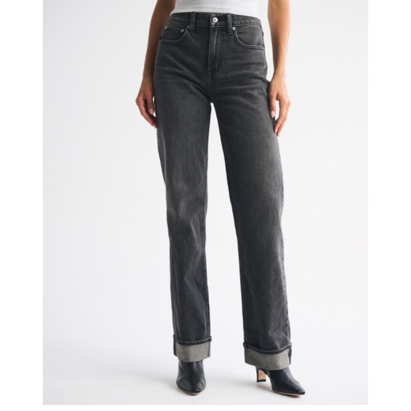 Abercrombie & Fitch Denim - Abercrombie & Fitch High Rise 90's Relaxed Cuffed Hem Jean Size 12 Short